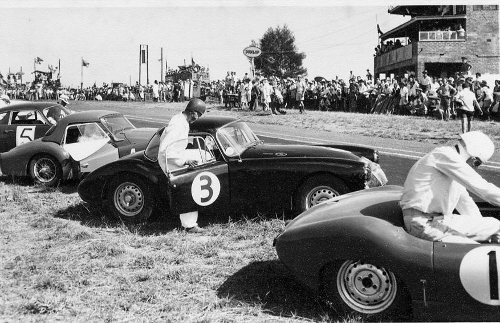 Protea Triumph (1) and Black Mamba (3) line up for the 1959 Hesketh 6 Hour