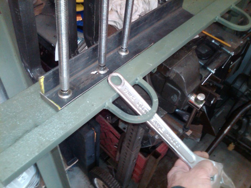 Foot Well Body Mount and Bolt